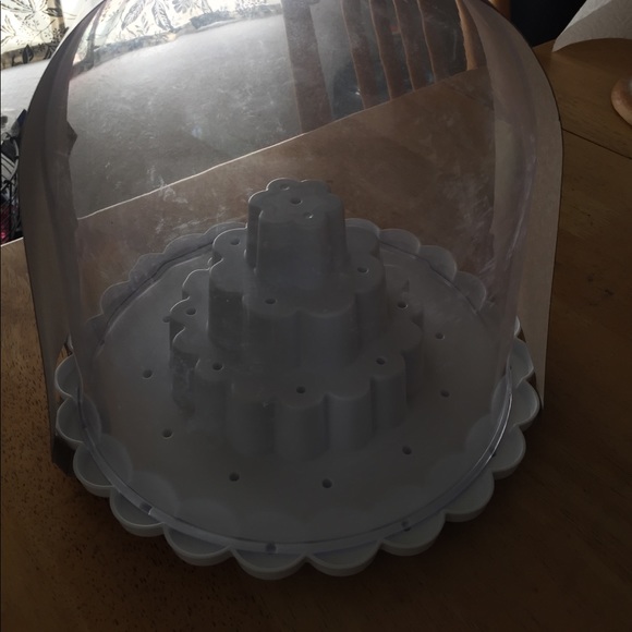 SOLD ‼️ Cake pop stand with dome lid - Picture 5 of 6